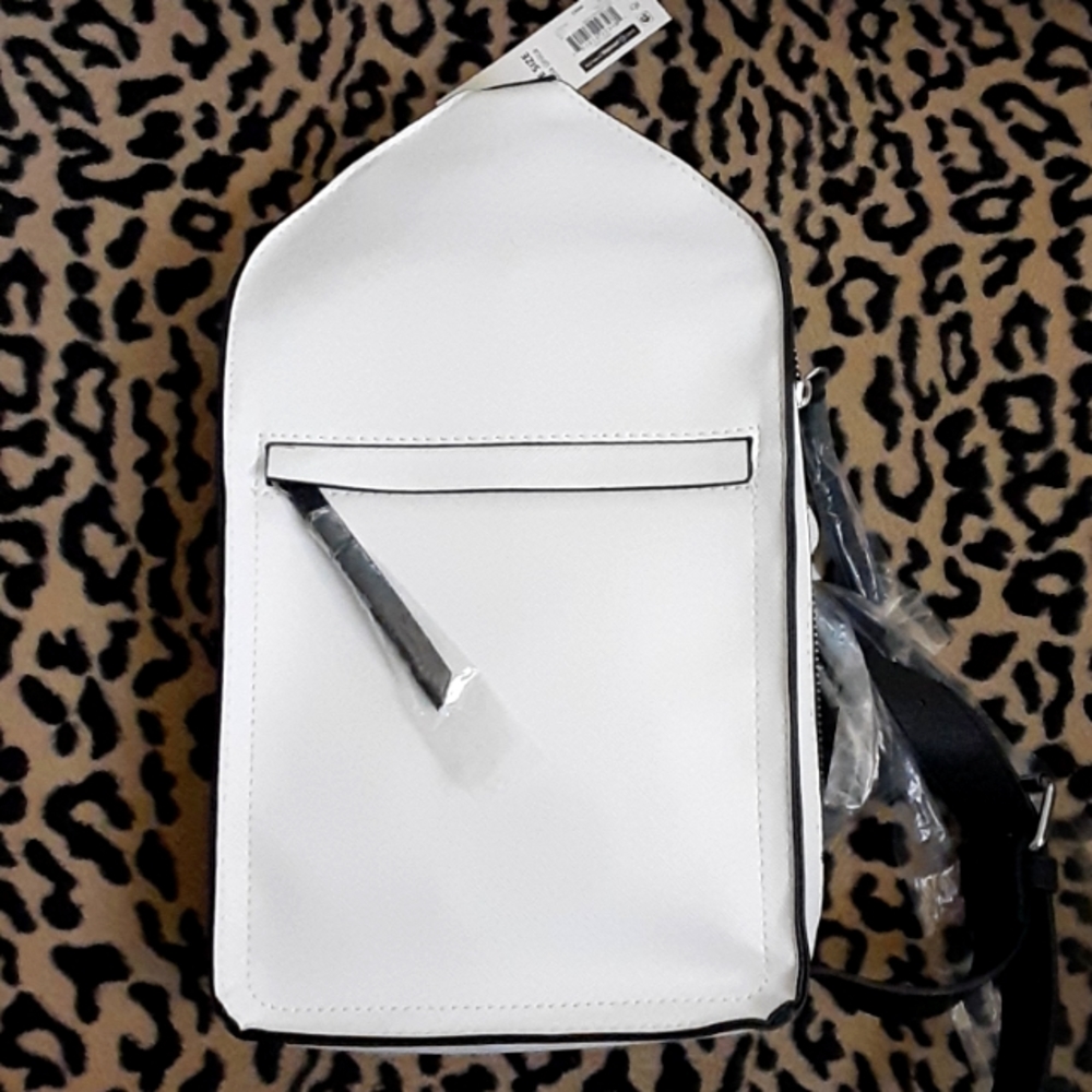 No Boundaries sling purse